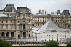 Giám đốc Bảo tàng Louvre đề xuất tăng cường an ninh sau vụ trộm