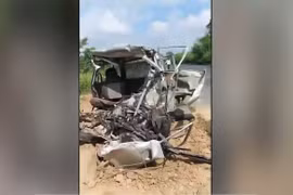 Xe buýt tông trực diện ô tô, 15 người thương vong