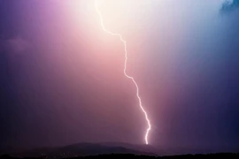 Đi hưởng tuần trăng mật, nam thanh niên bị sét đánh tử vong