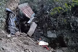 Xe tải lao xuống vực sâu ở Ấn Độ, hơn 20 công nhân tử vong