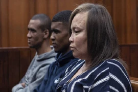 Nhẫn tâm bán con gái 6 tuổi, bà mẹ nhận kết đắng