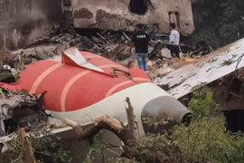 Thông tin mới về vụ rơi máy bay khiến 260 người chết ở Ấn Độ