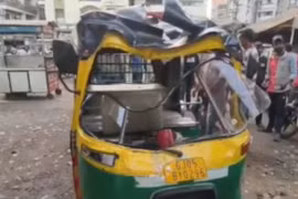 Vướng dây diều, xe máy lao khỏi cầu khiến gia đình 3 người tử vong