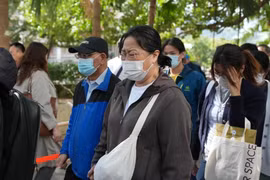 Thảm kịch cháy chung cư ở Hong Kong, thương vong tiếp tục tăng