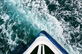 Lật phà chở khách trên sông, 15 người thiệt mạng