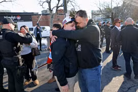 Danh tính kẻ xả súng tại sân vận động ở Mỹ