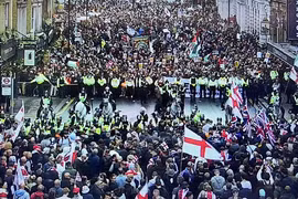 Hình ảnh đụng độ giữa cảnh sát và người biểu tình ở London