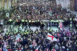 Hình ảnh đụng độ giữa cảnh sát và người biểu tình ở London