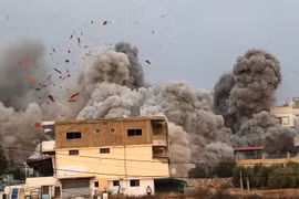 Quân đội Israel tiếp tục không kích Lebanon, 10 người thương vong