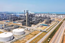 Nhà máy lọc dầu Dung Quất, Nghi Sơn đủ nguyên liệu sản xuất đến hết tháng 4