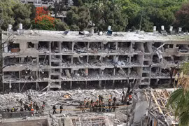 Iran tấn công căn cứ quân sự Mỹ tại Qatar