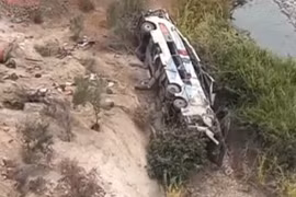 Xe buýt lao xuống khe núi ở Peru, hơn 60 người thương vong