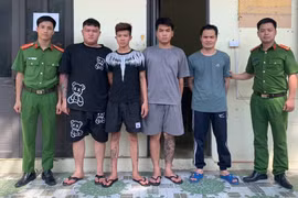 Bắt chủ cùng 3 nhân viên quán karaoke "Nam Huyền" 