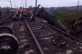 Hai đoàn tàu trật bánh ở Nga, 3 binh sĩ thiệt mạng