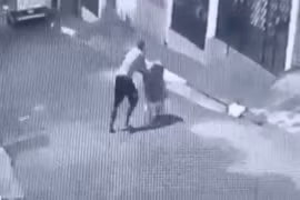 Rúng động vụ phát hiện thi thể người phụ nữ trong xe đẩy