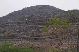 Sự thật gây sốc về 'núi rác' cao nhất thế giới