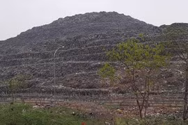 Sự thật gây sốc về 'núi rác' cao nhất thế giới