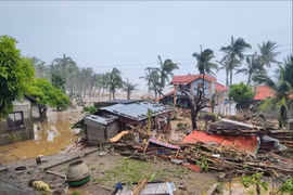 Hình ảnh bão Fung-Wong tàn phá Philippines