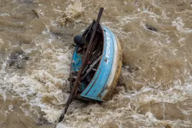 Phà chìm sau khi va phải đá, hàng chục người thiệt mạng