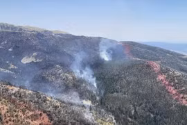 Cháy rừng dữ dội ở Mỹ, lính cứu hỏa thiệt mạng