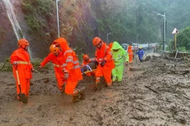 Lở đất ở Philippines vì siêu bão Ragasa, nhiều người thương vong