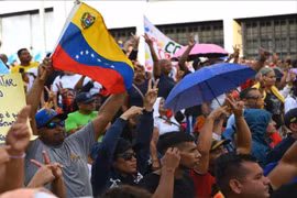 Vì sao Mỹ kêu gọi công dân rời Venezuela ngay lập tức?