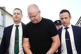 Chồng sát hại vợ, giấu thi thể dưới cầu thang trong nhà