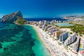 Bé gái 'mộng du' tử vong sau khi rơi từ tầng 5