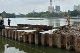 Đẩy nhanh tiến độ thi công trạm bơm hồ điều hòa giữa công viên Thống Nhất