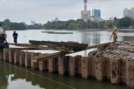 Đẩy nhanh tiến độ thi công trạm bơm hồ điều hòa giữa công viên Thống Nhất