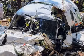 Máy bay cứu thương rơi xuống rừng ở Ấn Độ, 7 người tử vong