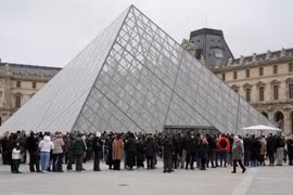 Giám đốc Bảo tàng Louvre từ chức sau vụ trộm trang sức