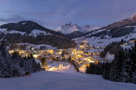 Mê đắm vẻ đẹp siêu thực của những ngôi làng cổ tích