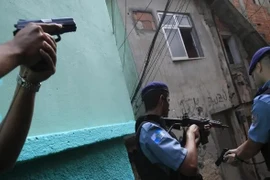 Đấu súng giữa hai băng đảng tội phạm ở Brazil, nhiều người thiệt mạng