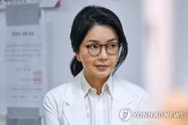 Cựu Đệ nhất phu nhân Hàn Quốc bị tước bằng thạc sĩ là ai?