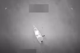 Khoảnh khắc Mỹ tấn công tàu nghi chở ma túy ở Caribe làm 6 người thiệt mạng