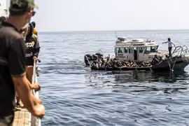 Chìm thuyền giữa biển, ít nhất 40 người di cư thiệt mạng