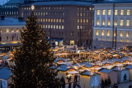 Cảnh tấp nập trong chợ Giáng sinh ở Phần Lan