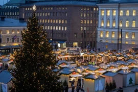 Cảnh tấp nập trong chợ Giáng sinh ở Phần Lan