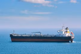 Tàu chở dầu hướng tới Nga bị tấn công trên Biển Đen