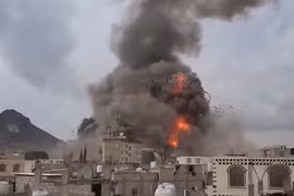 Israel oanh kích dữ dội thủ đô Yemen