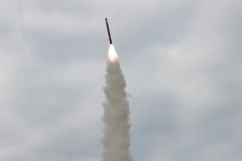 Triều Tiên phóng thử tên lửa trước thềm ông Trump thăm Hàn Quốc