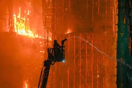 Toàn cảnh vụ cháy chung cư ở Hong Kong, nhiều thương vong