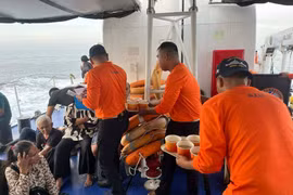 Diễn biến mới nhất vụ chìm phà chở hơn 350 người ở Philippines