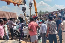 Đang di dời phương tiện gặp nạn, 6 người bị xe đâm tử vong