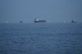  Mỹ phong tỏa cảng biển Iran, tàu thuyền di chuyển thế nào?