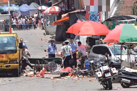 Xem điện thoại khi lái xe, tài xế gây tai nạn chết người