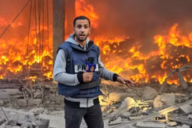 Israel tấn công tại thành phố Gaza, 5 nhà báo thiệt mạng