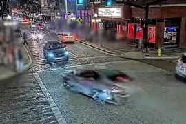 Lao xe vào quán bar ở Mỹ, 15 người thương vong