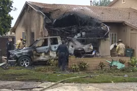 Hiện trường vụ máy bay lao xuống khu dân cư ở Mỹ